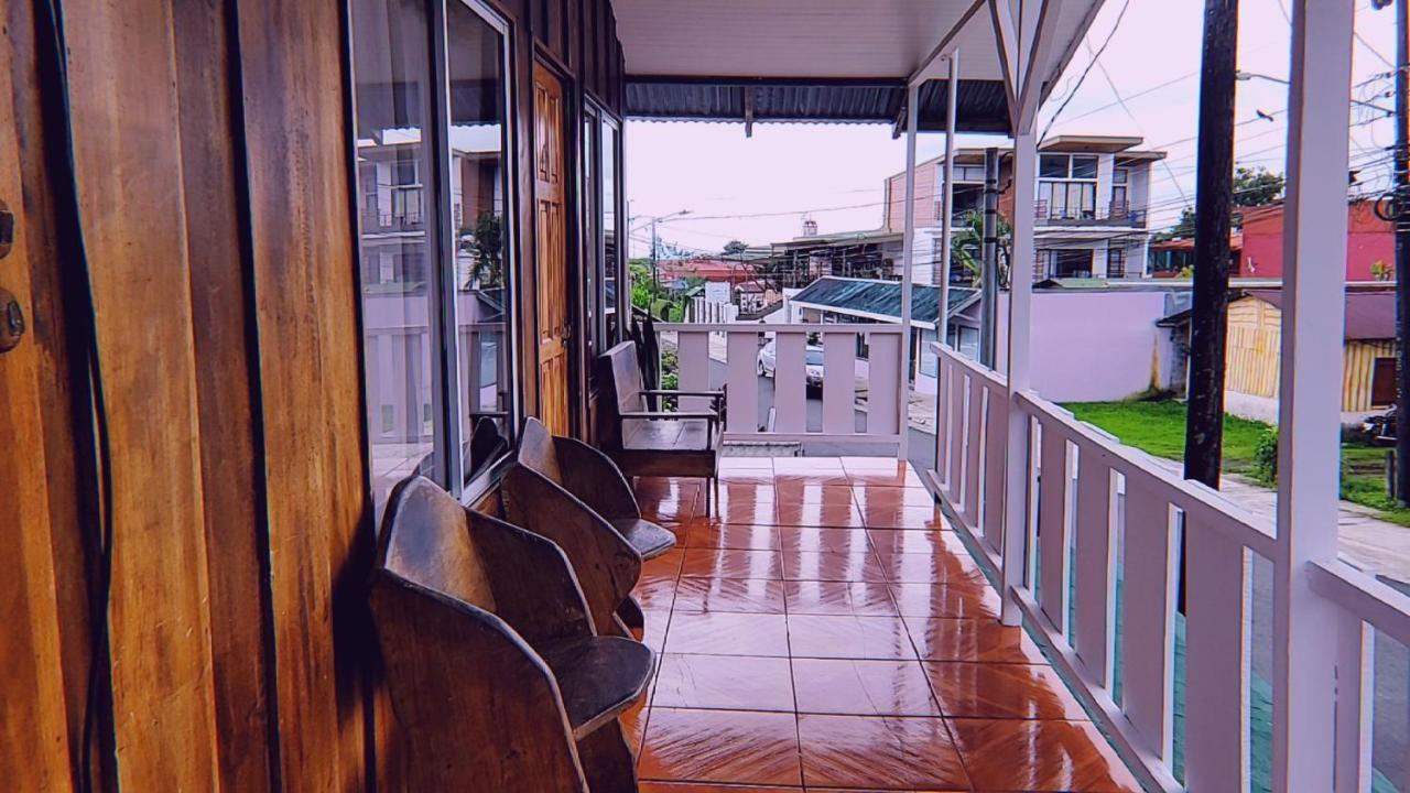 Alpha Arenal Hostel La Fortuna ภายนอก รูปภาพ